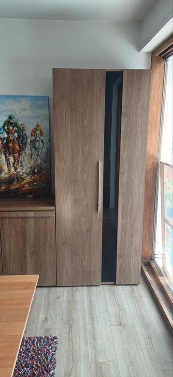 Dressoirkast en barkast beschikbaar voor biedingen