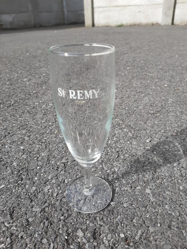 Speciale glazen voor verzamelaars : wijn / coctails / gin, Verzamelen, Glas en Drinkglazen, Zo goed als nieuw, Ophalen of Verzenden