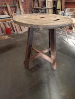 table suspendue, hauteur 115 cm, diamètre 124 cm, 150 euros, Maison & Meubles, Utilisé, Enlèvement ou Envoi