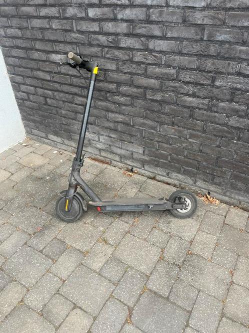Trottinette à vendre pour pièce ou restauration mais marche, Fietsen en Brommers, Steps, Gebruikt, Ophalen