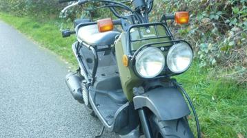 honda zoomer, klasse B , tel 0496/650959 disponible aux enchères