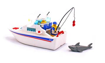 LEGO boot 4011 Cabin Cruiser
