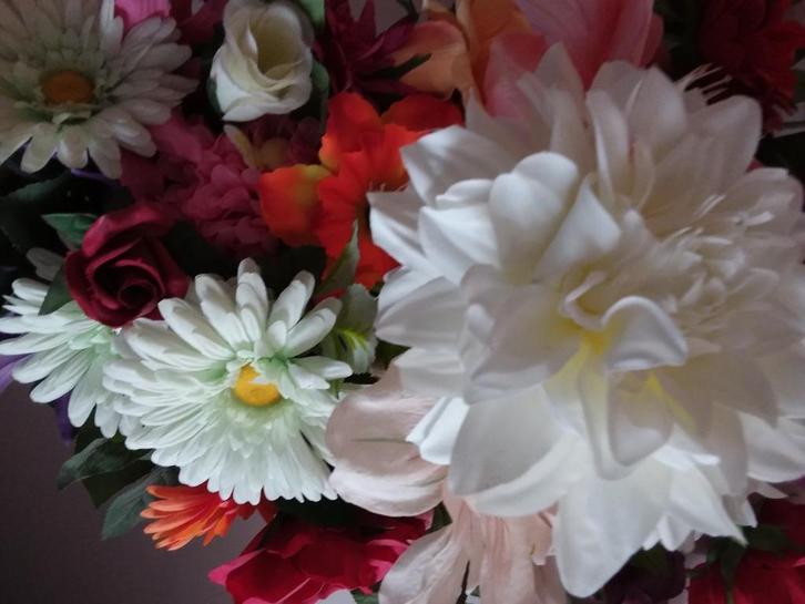 Glazen vazen met kunstbloemen of glazen bolletjes, Huis en Inrichting, Woonaccessoires | Vazen, Zo goed als nieuw, Overige kleuren