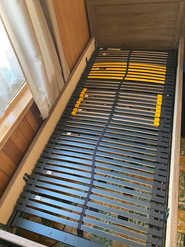 Kwalitatief elektrisch verstelbare 1 pers bed ., Huis en Inrichting, Slaapkamer | Matrassen en Bedbodems, Zo goed als nieuw, Matras