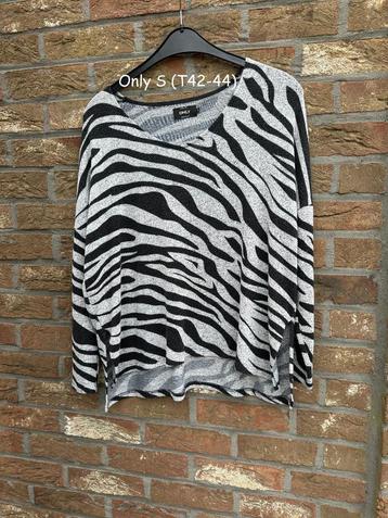 Alleen oversized lichte trui grijs en zwart S (T42-44) zeer  beschikbaar voor biedingen