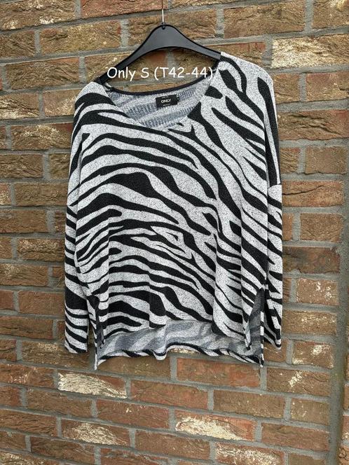Alleen oversized lichte trui grijs en zwart S (T42-44) zeer, Kleding | Dames, Truien en Vesten, Gedragen, Maat 42/44 (L), Zwart