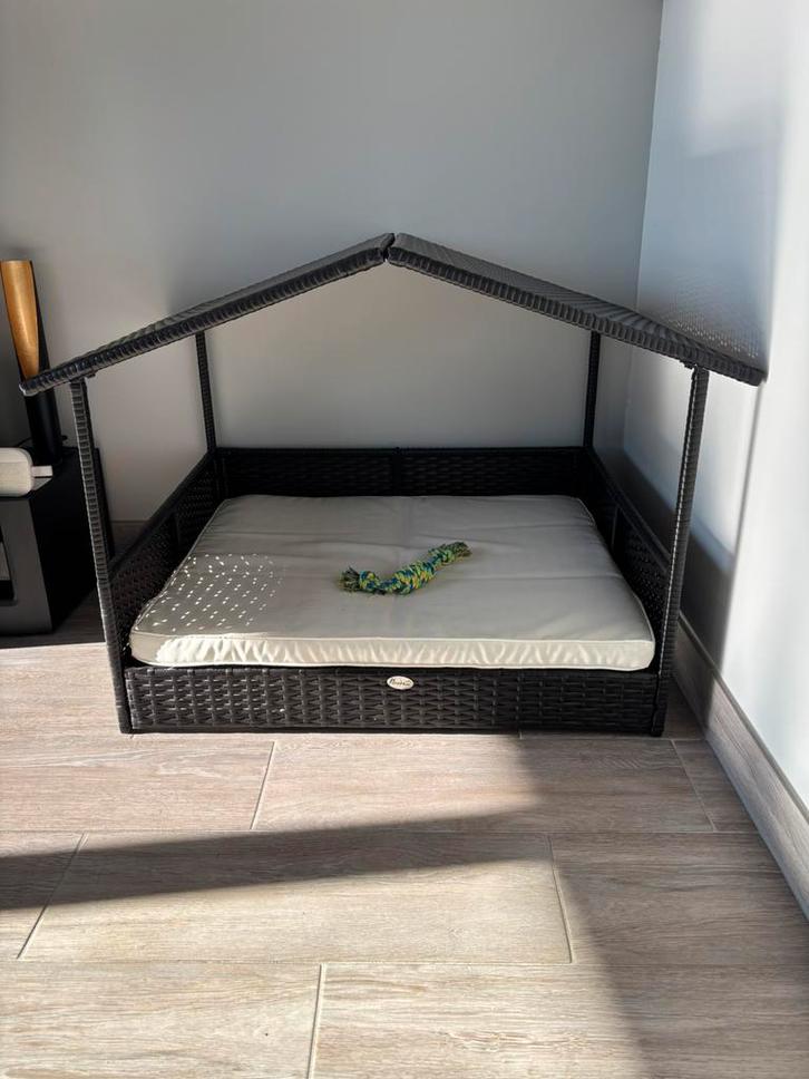 Honden huisje, Dieren en Toebehoren, Hondenmanden, Zo goed als nieuw, Ophalen