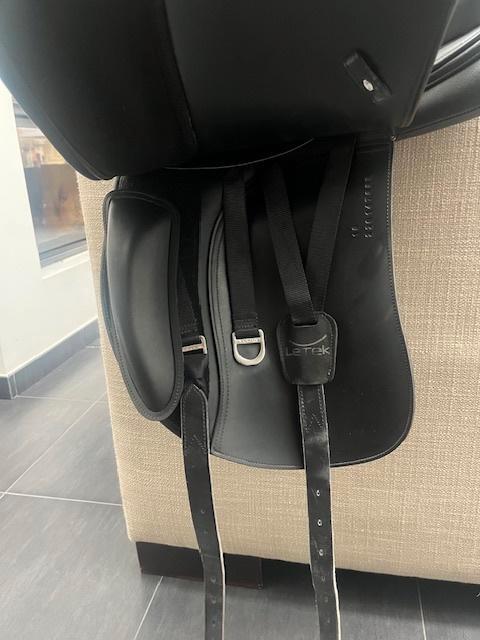 Dressuurzadel, Animaux & Accessoires, Chevaux & Poneys | Selles, Comme neuf, Dressage, Enlèvement ou Envoi
