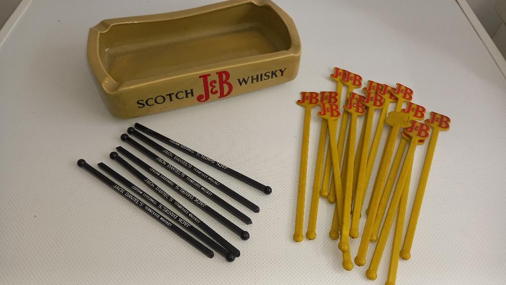 Cendrier J&B whisky vintage + touillettes, Collections, Marques & Objets publicitaires, Enlèvement ou Envoi, Comme neuf, Ustensile