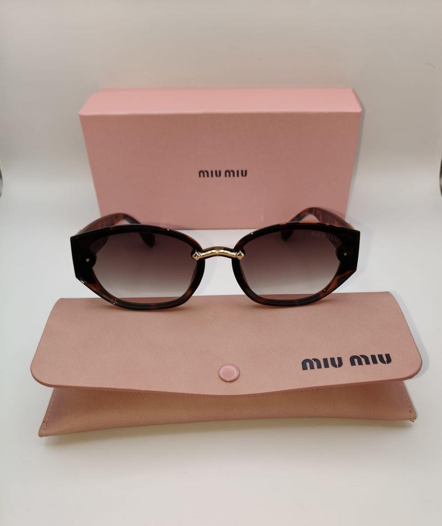 Miu Miu zonnebril helemaal nieuw, Ophalen of Verzenden, Nieuw, Zonnebril