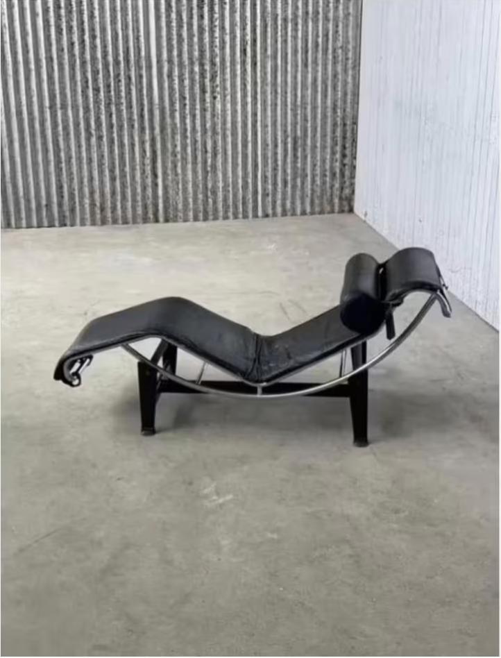 Le Corbusier LC4 Chaise Longue – Zwart Leder & Chroom, Huis en Inrichting, Fauteuils, Gebruikt, Leer, Ophalen