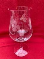 Groot gegraveerd wijnglas, Ophalen of Verzenden, Zo goed als nieuw, Glas, Glas of Glazen