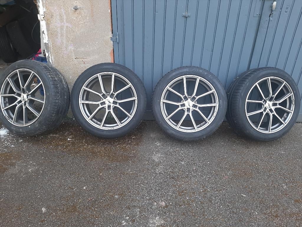 Jantes alu et pneus ete opel insigna 245 45 18, Autos : Pièces & Accessoires, Pneus et Jantes, 245 mm, Véhicule de tourisme, Pneus été