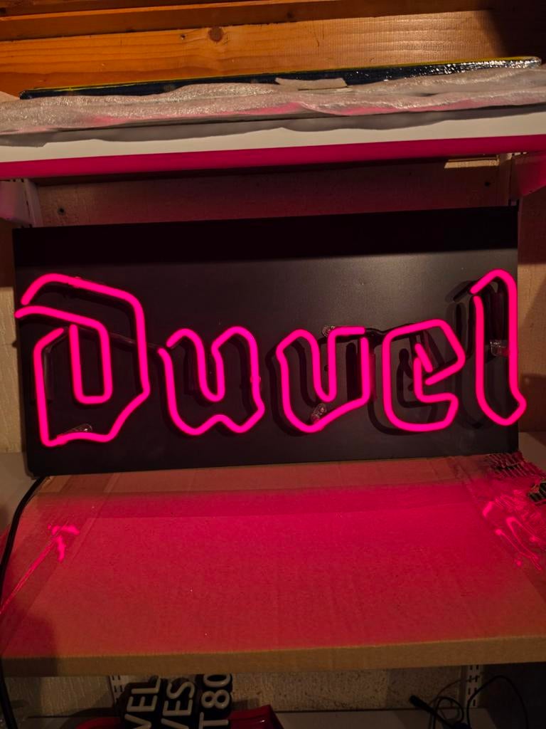DUVEL neon-lichtreclame, Ophalen