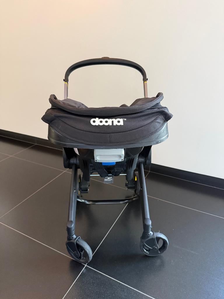 Doona + autostoel & kinderwagen in één – Nitro Black, Kinderen en Baby's, Buggy's, Zo goed als nieuw, Overige merken, Duomodel