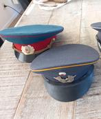 2 kepies : Union soviétique et Allemagne, années 1960, Enlèvement ou Envoi, Armée de terre, Casque ou Béret