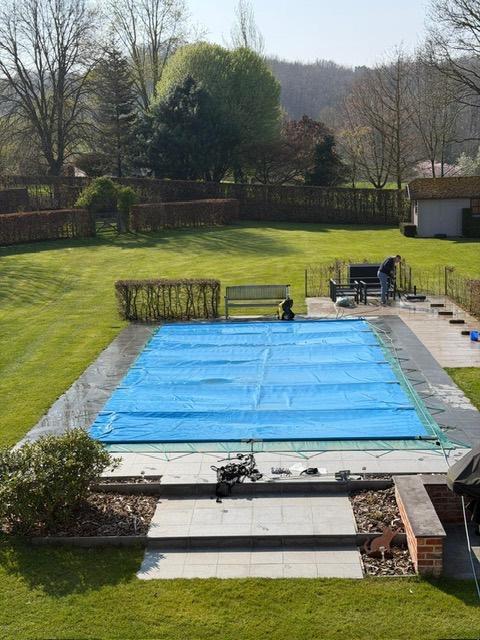 Bâche à barres 4 Été/Hiver (5x10m) – État NEUF: Nouveau prix, Jardin & Terrasse, Accessoires de piscine, Comme neuf, Couverture de piscine