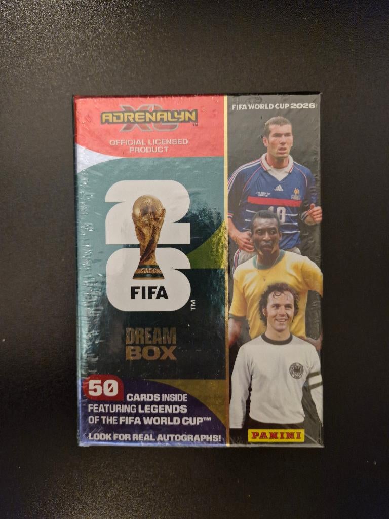Dream Box - Panini Adrenalyn WK 2026, Ophalen of Verzenden, Nieuw, Meerdere plaatjes
