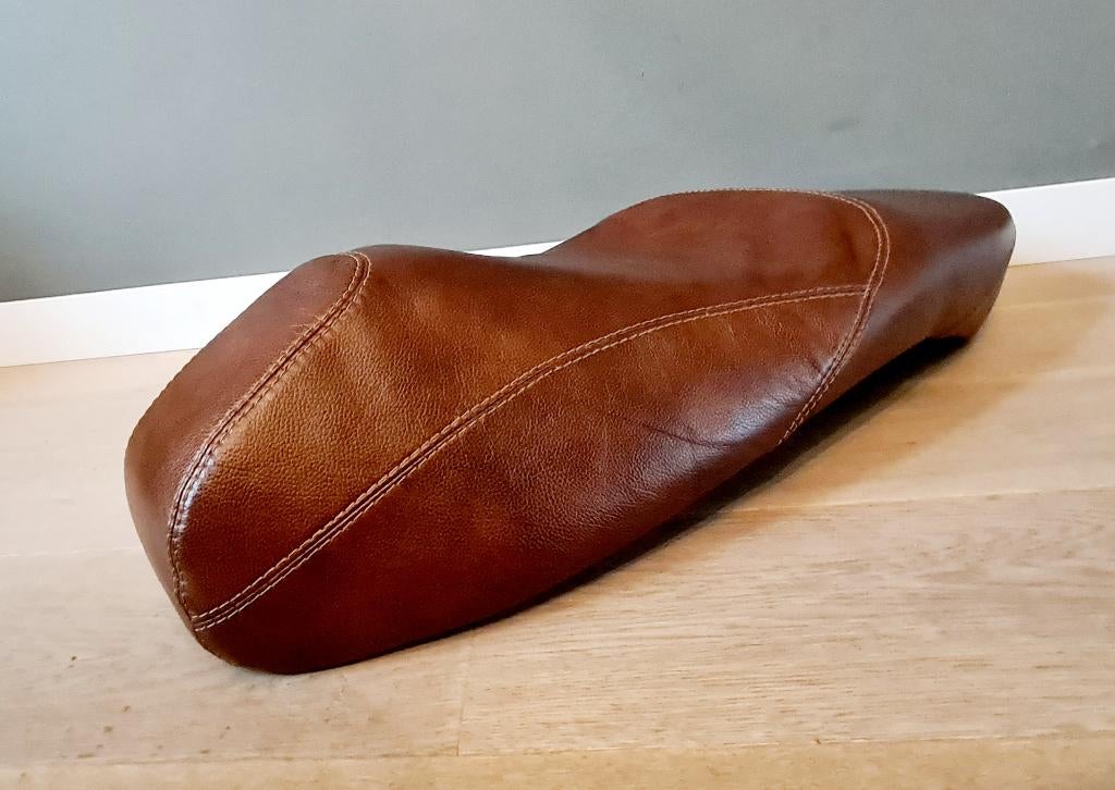 Zadel LEDER voor Vespa GTS / GT / GTV, Motoren, Accessoires | Overige, Nieuw, Ophalen of Verzenden