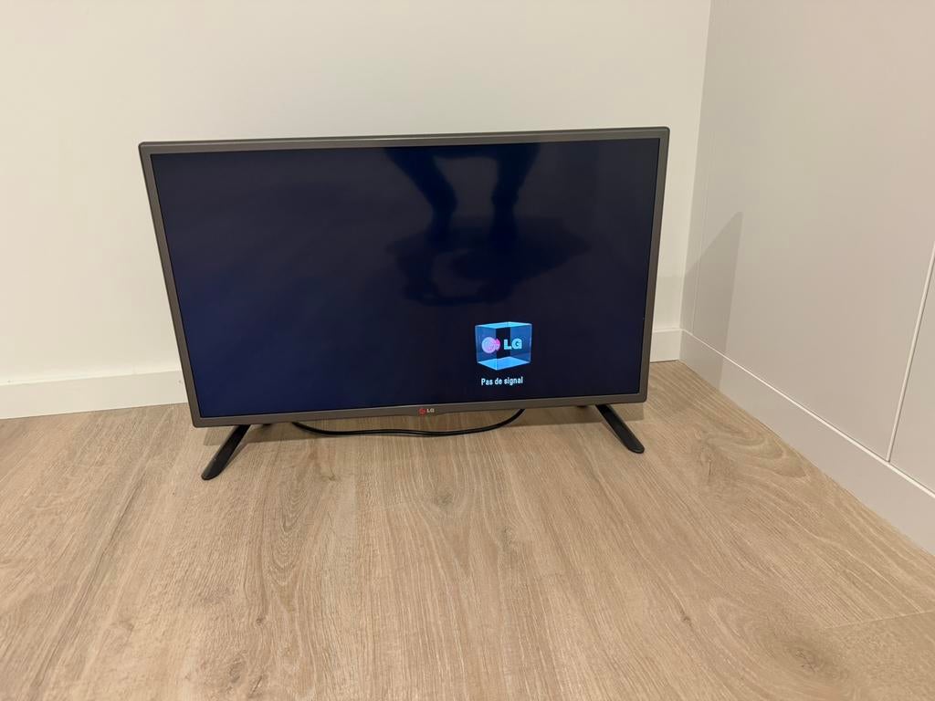 LG TV / 32 inch !, Ophalen, Zo goed als nieuw, LG