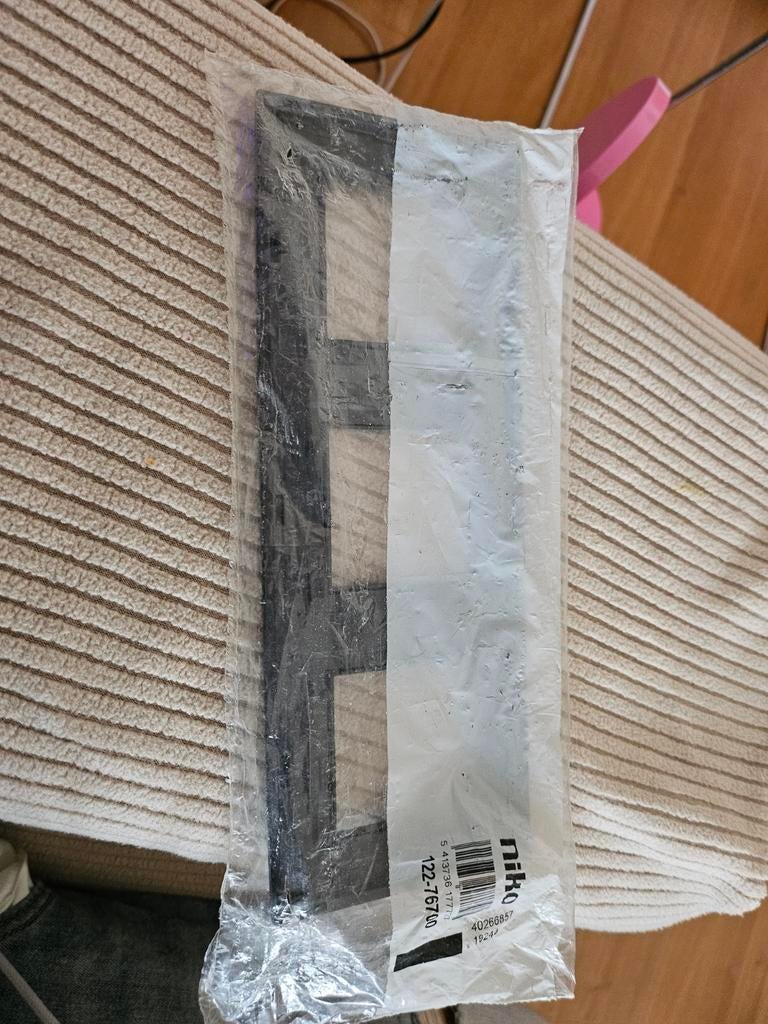 Niko, Enlèvement ou Envoi, Noir