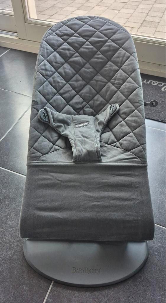 Transat relaxant Babybjörn avec arc de jeu, Enfants & Bébés, Relax bébé, Utilisé, Chaise rebondissante, Autres marques, Avec ceinture(s)