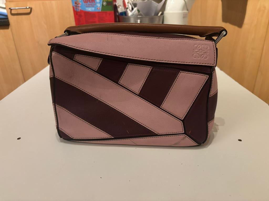 Loewe Puzzle pink and burgundy, Bijoux, Sacs & Beauté, Enlèvement ou Envoi, Utilisé, Rose, Sac à main