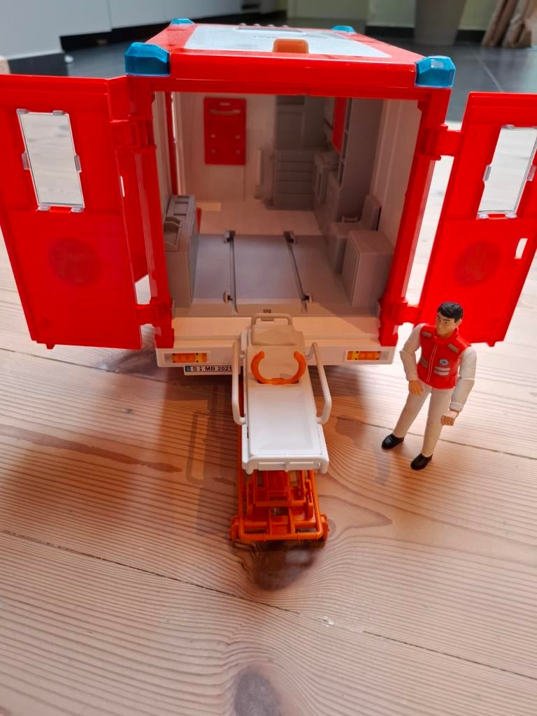 Bruder ambulance, Ophalen