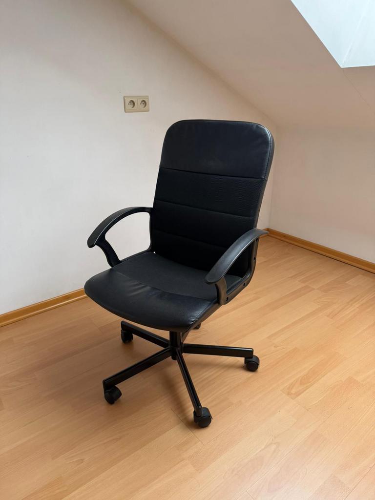 Bureau stoelen 3 stuks en bureau, Ophalen, Zo goed als nieuw