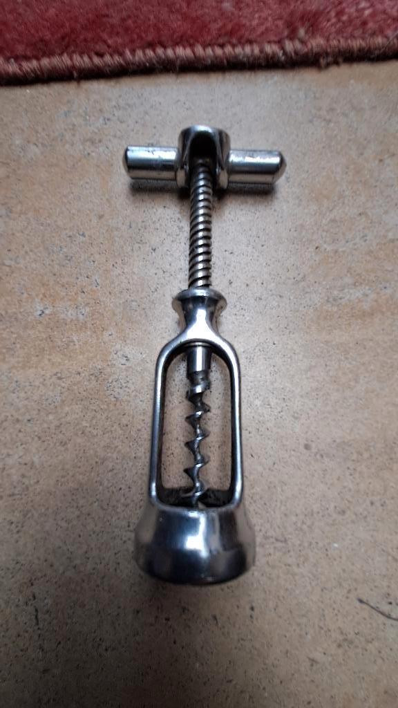 Vintage kurkentrekker, Ophalen