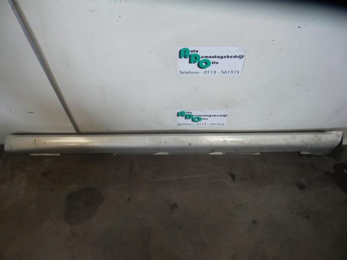 Zijskirt rechts van een Toyota Corolla Verso (1C0), Auto-onderdelen, Gebruikt, -, -, Ophalen of Verzenden