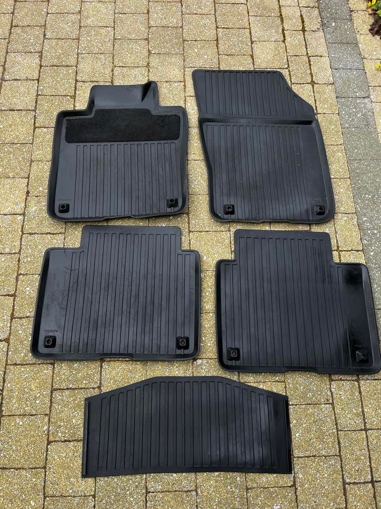 Rubber matten Volvo S90/V90, Ophalen, Gebruikt