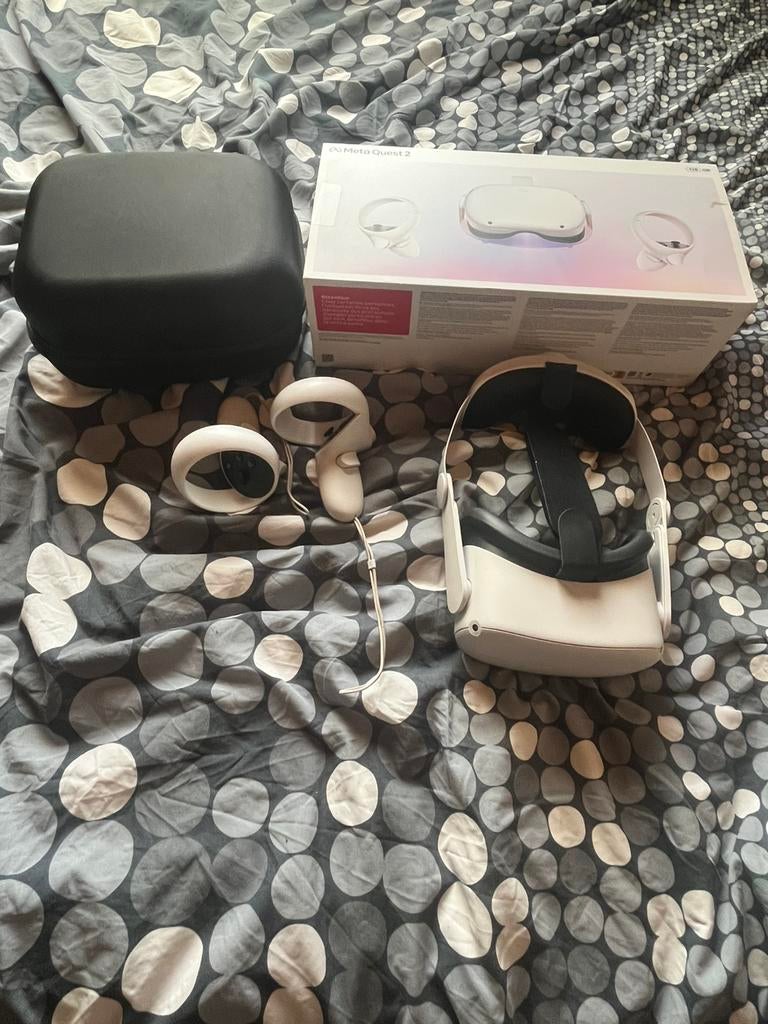 Oculus quest 2 in goede staat (moet snel weg), Games en Spelcomputers, Virtual Reality, Zo goed als nieuw, Ophalen