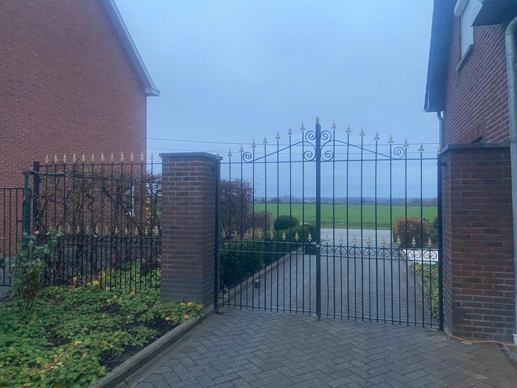 Smeedwerk hek + vast gedeelte, Tuin en Terras, Tuinhekken en Hekwerk, Zo goed als nieuw, Sierhekwerk, IJzer, Ophalen