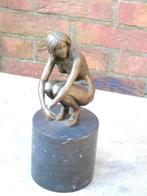 femme nue accroupie en bronze signé, MILO., Enlèvement ou Envoi, Bronze