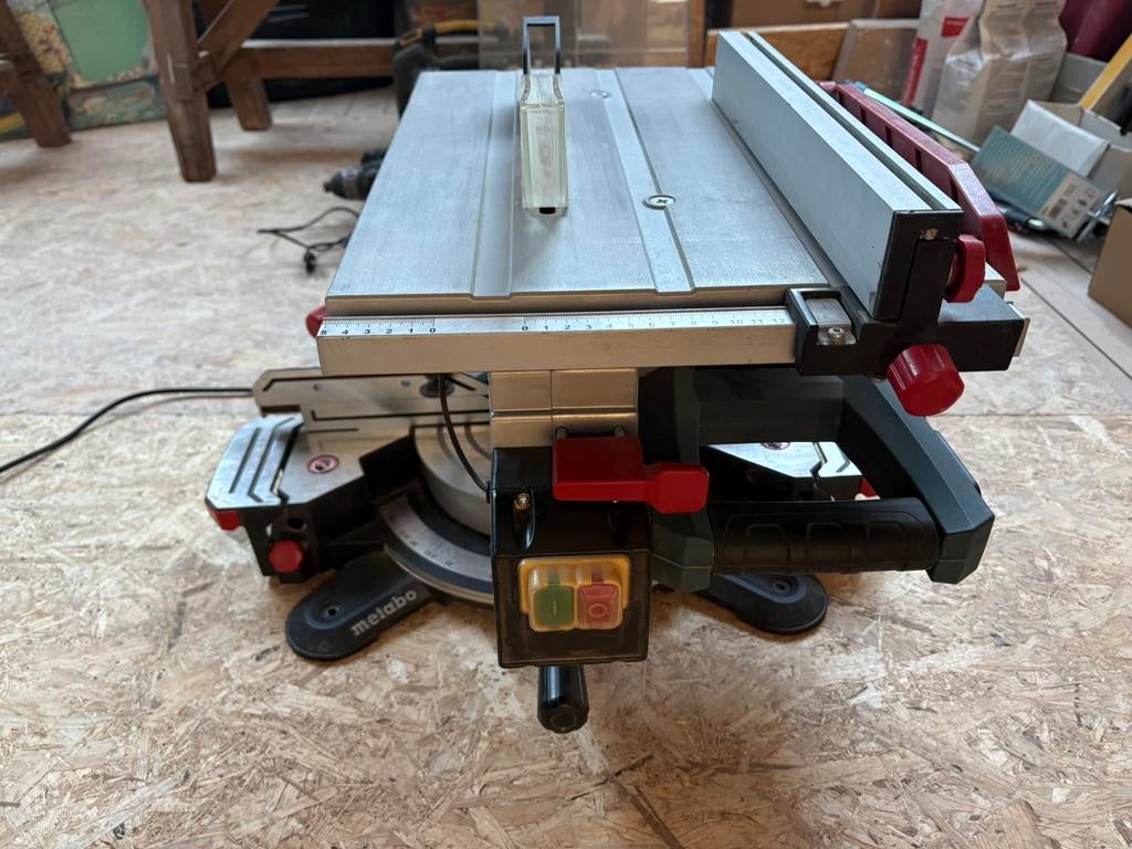Metabo combizaag KGT 305 M, Bricolage & Construction, Outillage | Scies mécaniques, Utilisé, Scie à onglet, 1200 watts ou plus