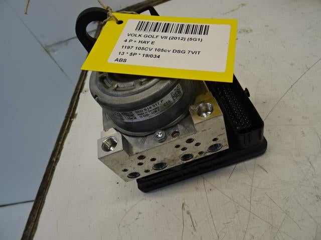 BLOC ABS (FREINS ANTI-BLOCAGE) Golf VII (AUA) (5Q0614517P), Utilisé, Volkswagen