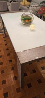 Table à manger blanche élégante avec verre trempé, 150 à 200 cm, Cinq personnes ou plus, Comme neuf, Verre