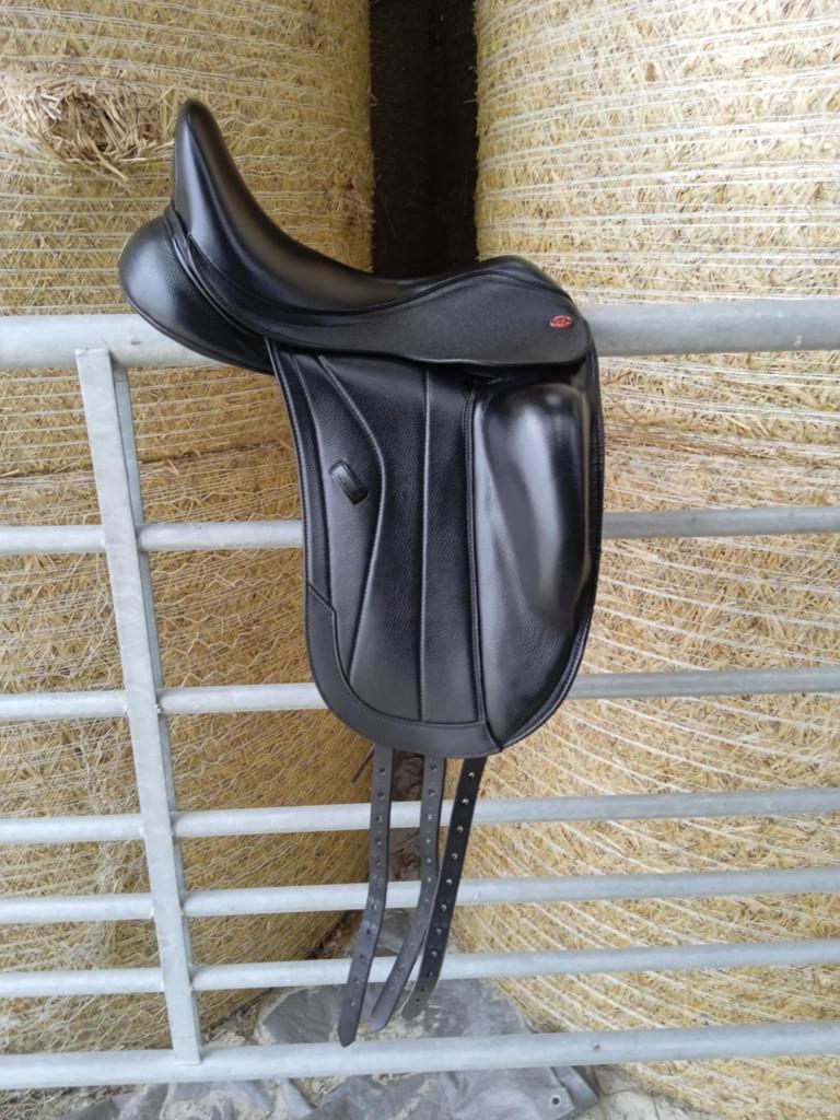Selle de dressage Kent & Masters, Enlèvement, Comme neuf, Dressage