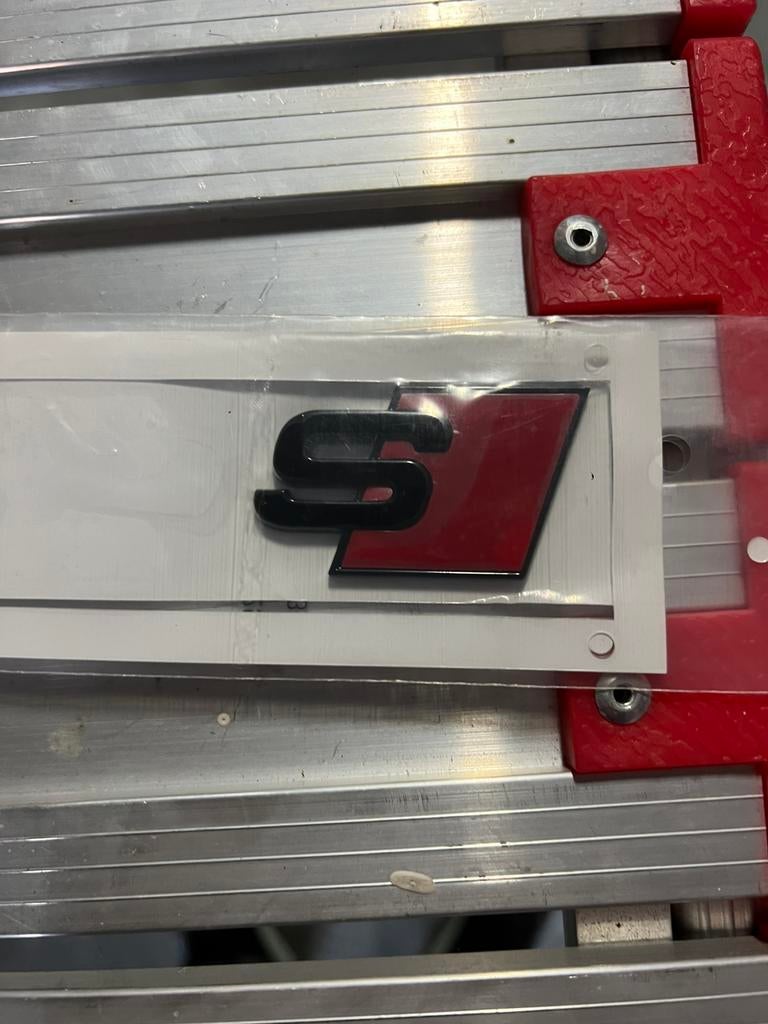 Audi S-line logo, Ophalen, Zo goed als nieuw