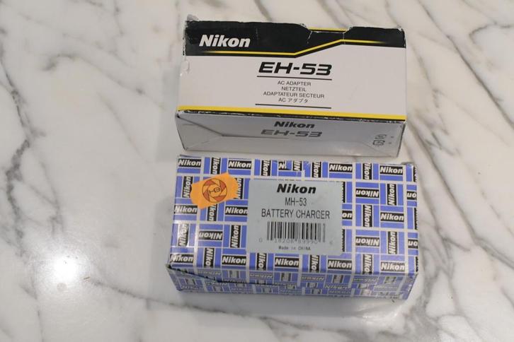 Chargeur Nikon MH-53 et adaptateur Nikon EH-53., TV, Hi-fi & Vidéo, Chargeurs, Comme neuf, Enlèvement ou Envoi