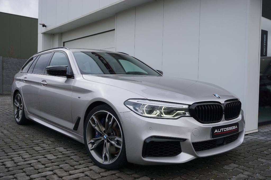 BMW M550d xDrive Break **Full option**, Auto's, BMW, Automaat, 2993 cc, Leder, Zilver of Grijs