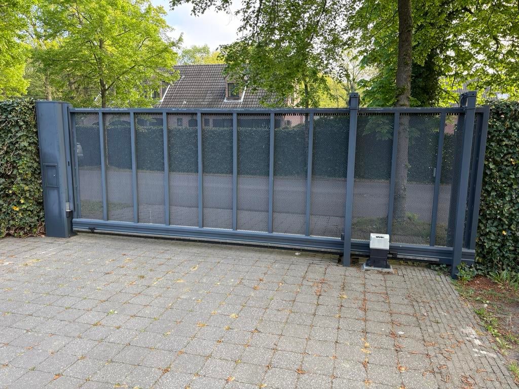 Stalen schuifpoort - zelfdragend anthracietkleur, Ophalen, Gebruikt, IJzer, Dubbelstaafmat hekwerk