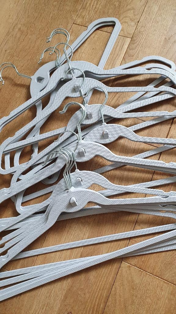 cintres gris x20, Enlèvement, Comme neuf, Matériaux autres, Enfants et Adultes