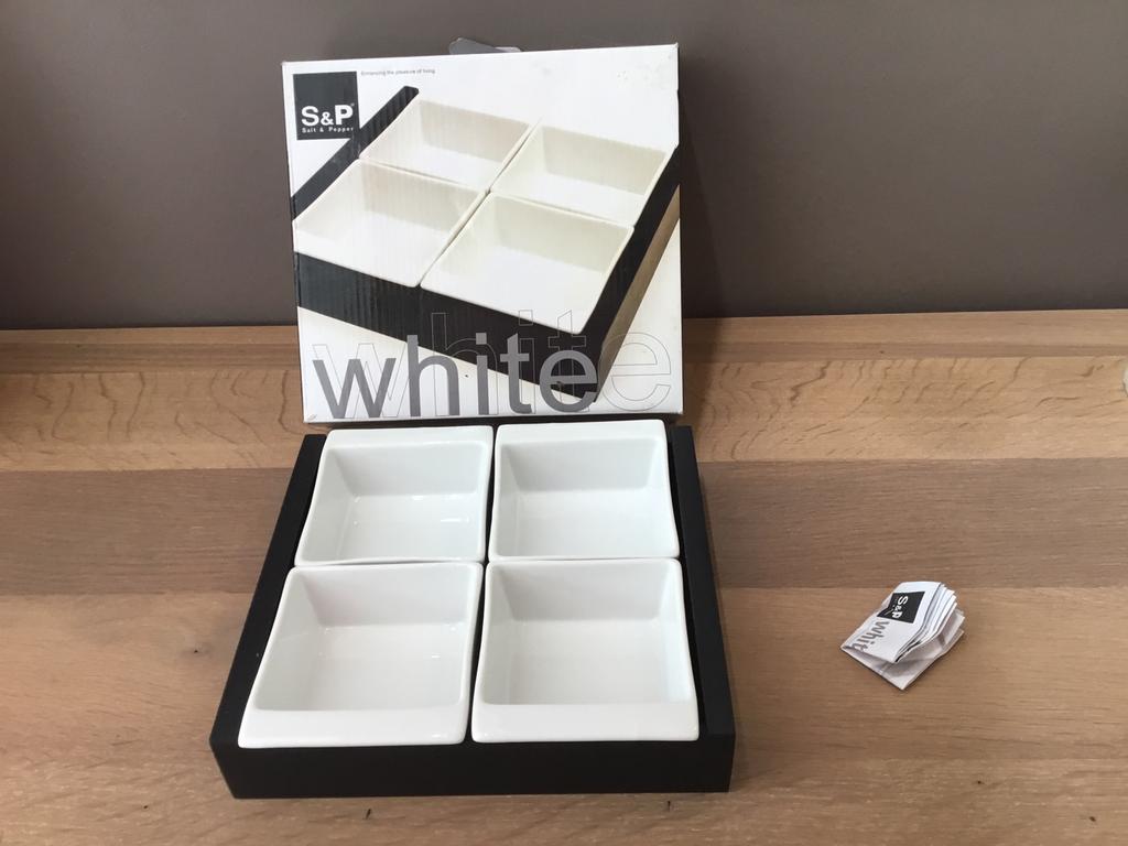 Salt and pepper, schotel voor aperitiefhapjes, Huis en Inrichting, Ophalen of Verzenden, Zo goed als nieuw