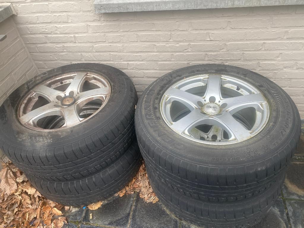 Winterbanden Volvo XC60 (of XC90) 235-65 R17, Auto-onderdelen, Ophalen, Gebruikt, Banden en Velgen, 17 inch