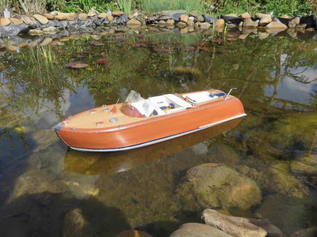 RC BOAT „RIVA” 53 cm. om tentoon te stellen/te navigeren, Ophalen of Verzenden, Zo goed als nieuw