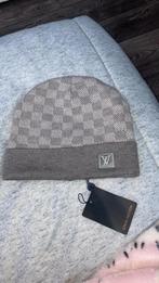 Lv muts grey, Vêtements | Hommes, Bonnets, Écharpes & Gants, Comme neuf, Louis Vuitton, Bonnet, Enlèvement