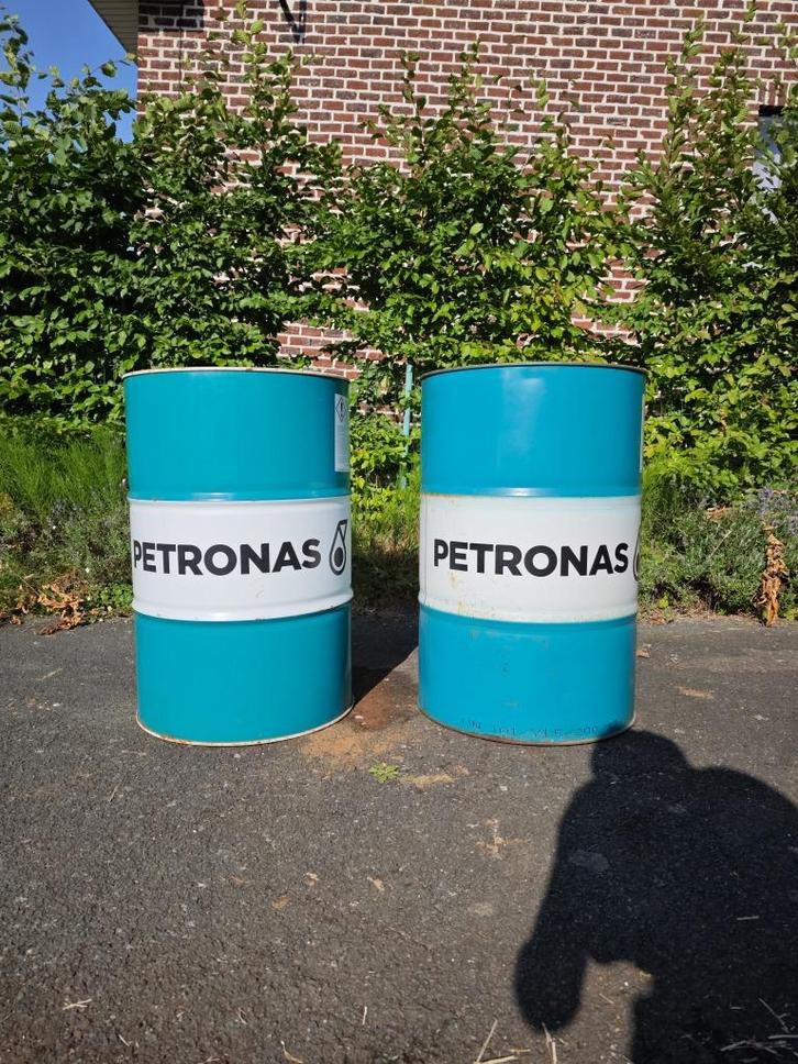 Lot: unieke olieton Petronas 220L (2 stuks), Doe-het-zelf en Bouw, Metalen, Gebruikt, IJzer, Ophalen