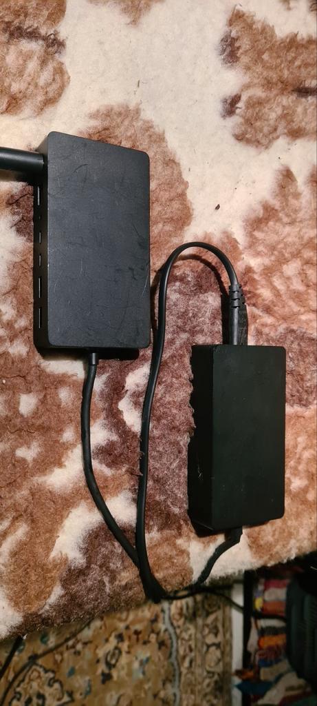 Microsoft Surface Dock 2, Computers en Software, Dockingstations, Gebruikt, Docking station, Laptop, Tablet, Ophalen of Verzenden